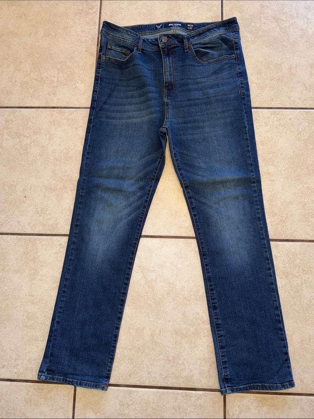 Slim Straight Men's Jeans in Medium Blue Wash